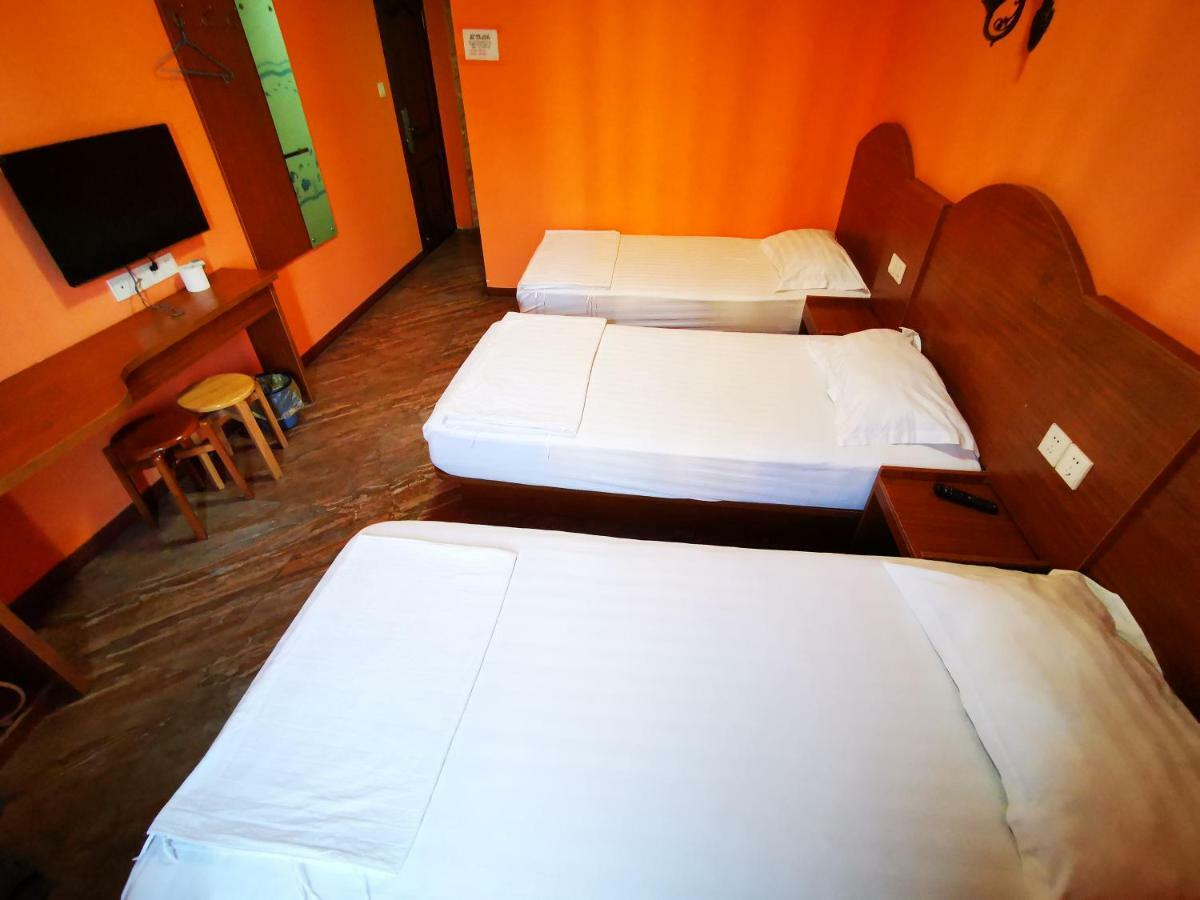 Huanlesong Youth Hostel Ухан Екстериор снимка