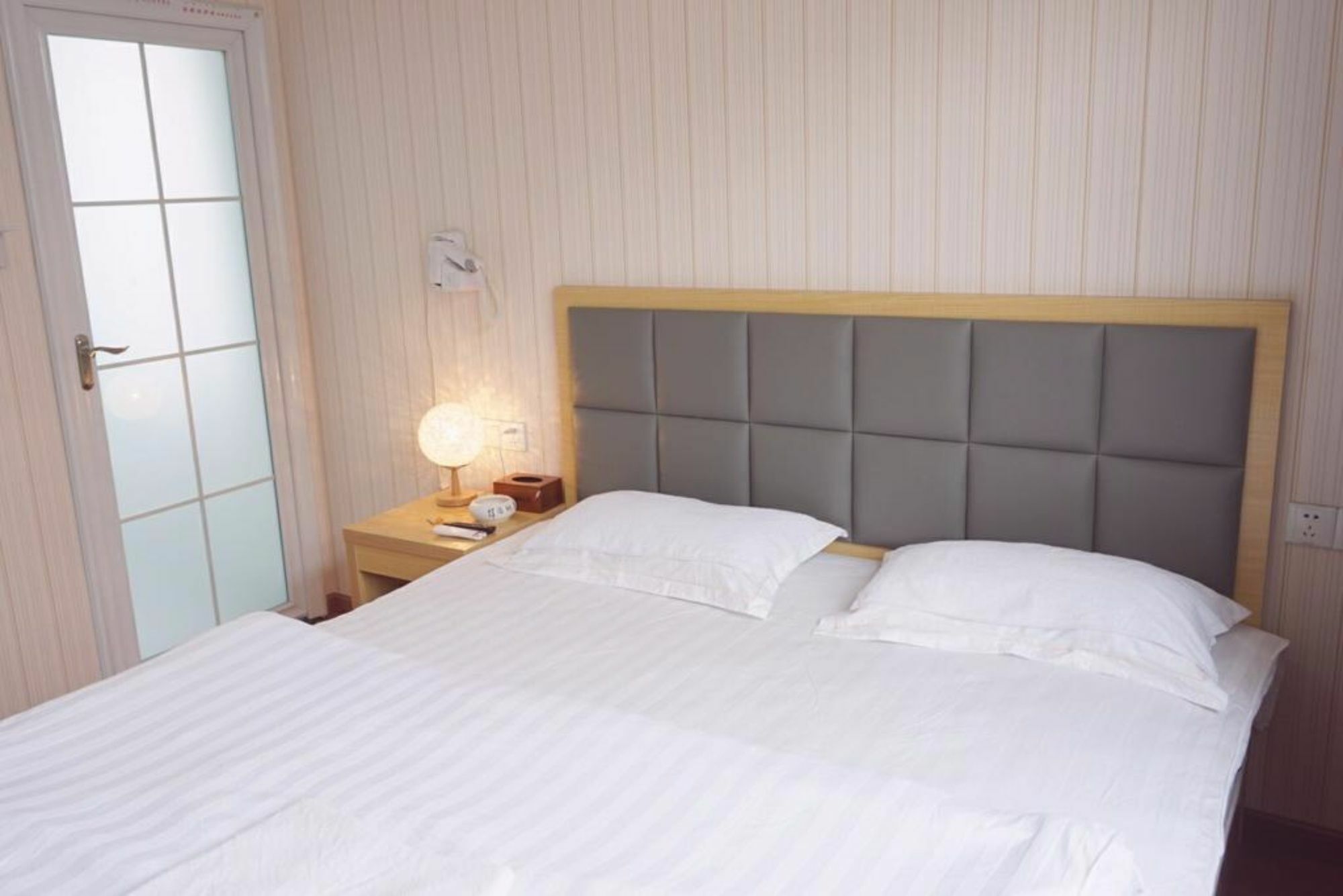 Huanlesong Youth Hostel Ухан Екстериор снимка