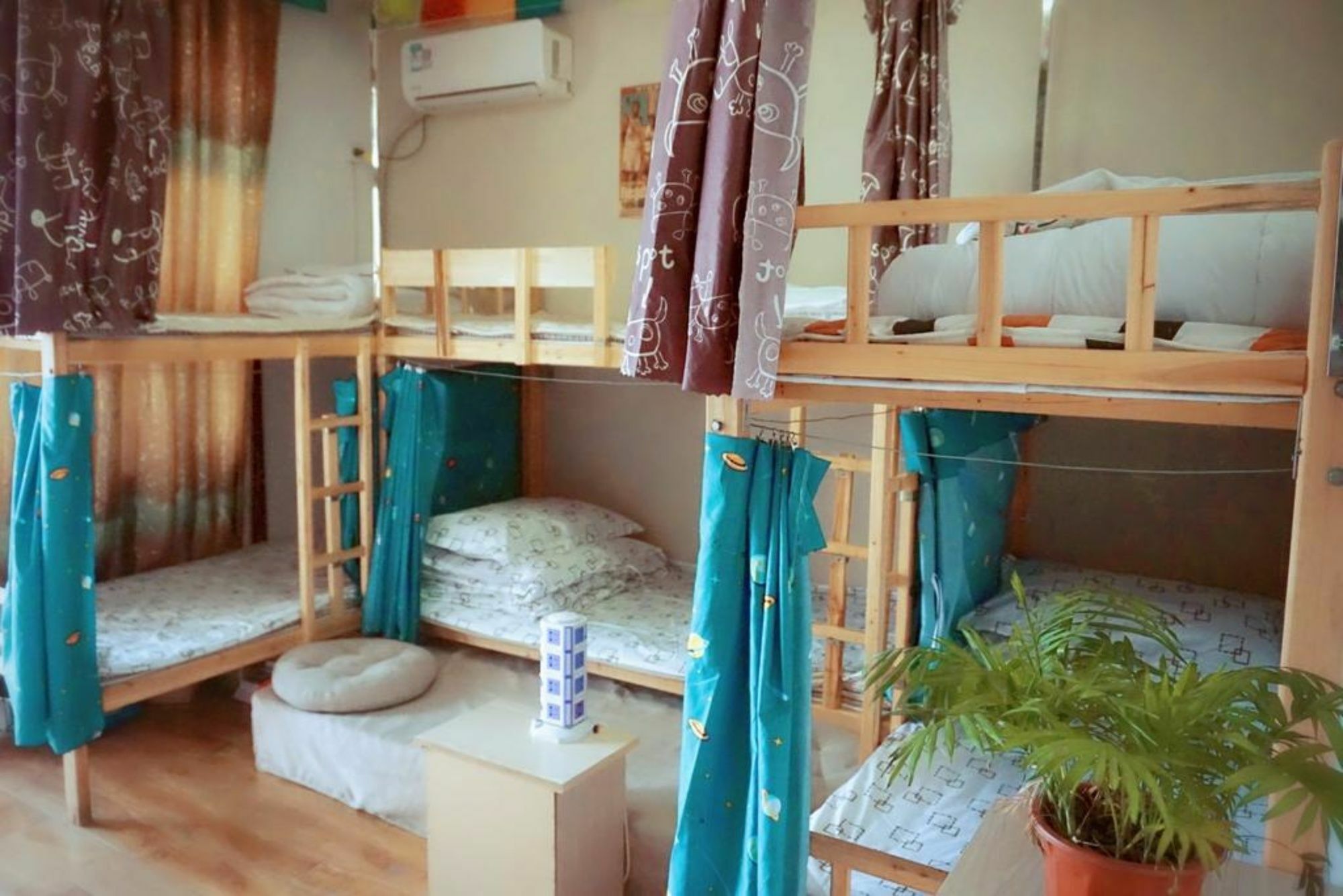 Huanlesong Youth Hostel Ухан Екстериор снимка